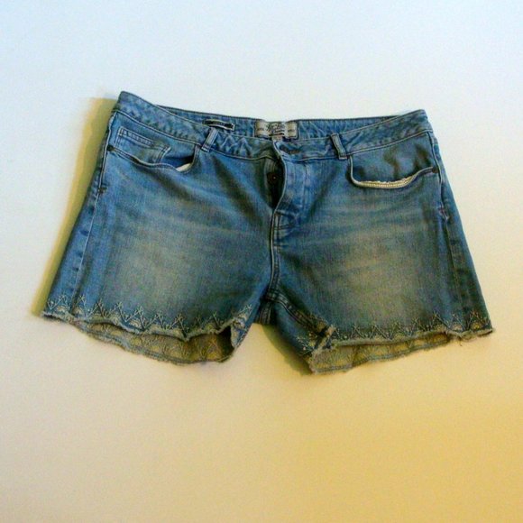 Fat Face Denim Embroidered Button Fly Shorts - Picture 2 of 4